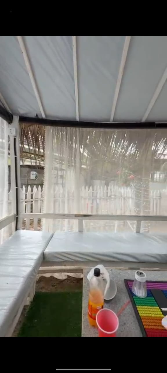 Open-air lounge